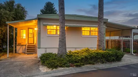 546 Colonial Park Dr, Santa Rosa, CA 95403