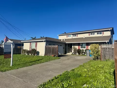 1713 Alhambra Ct, Petaluma, CA 94954