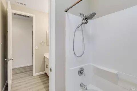 Bath - 425 Epic St, Vacaville, CA 95688 photo 6 of 9