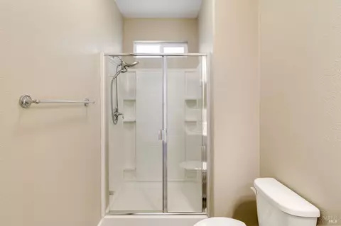 Bath - 425 Epic St, Vacaville, CA 95688 photo 2 of 9
