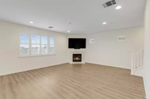 Living - 425 Epic St, Vacaville, CA 95688 photo 6 of 6
