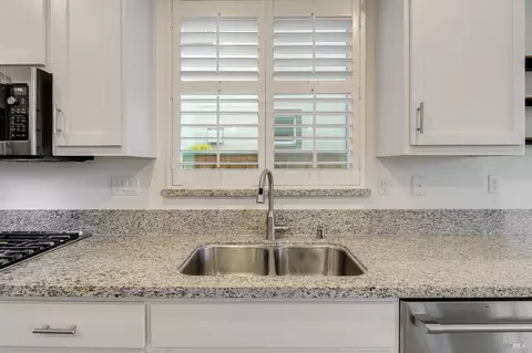 Kitchen - 425 Epic St, Vacaville, CA 95688 photo 5 of 7