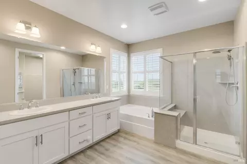 Bath - 425 Epic St, Vacaville, CA 95688 photo 8 of 9