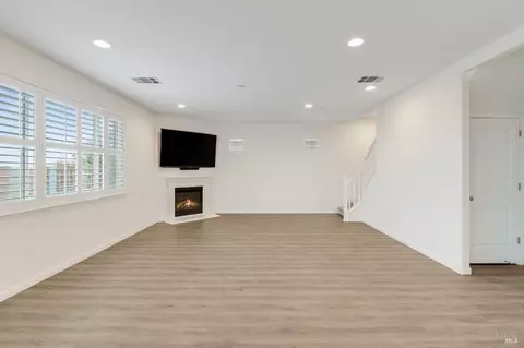 Living - 425 Epic St, Vacaville, CA 95688 photo 4 of 6