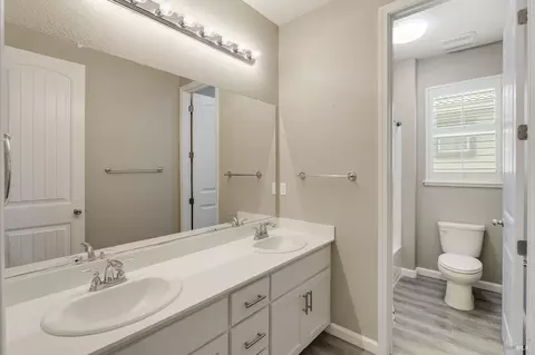 Bath - 425 Epic St, Vacaville, CA 95688 photo 4 of 9