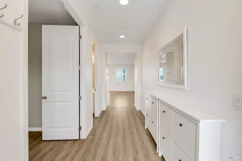 Entry Way - 425 Epic St, Vacaville, CA 95688 photo 3 of 13