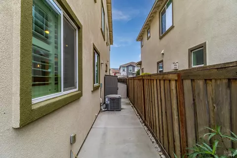 Exterior - 425 Epic St, Vacaville, CA 95688 photo 6 of 15