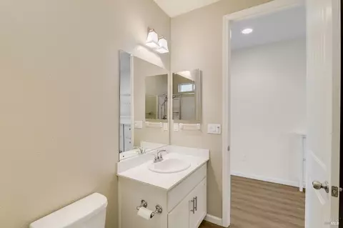 Bath - 425 Epic St, Vacaville, CA 95688 photo 3 of 9
