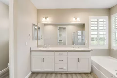 Bath - 425 Epic St, Vacaville, CA 95688 photo 9 of 9