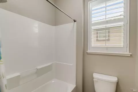 Bath - 425 Epic St, Vacaville, CA 95688 photo 5 of 9