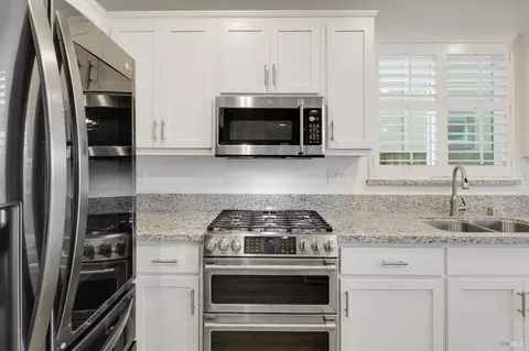Kitchen - 425 Epic St, Vacaville, CA 95688 photo 6 of 7