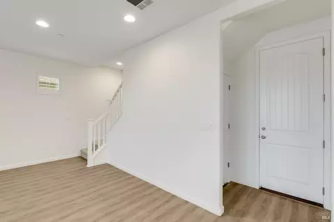 Entry Way - 425 Epic St, Vacaville, CA 95688 photo 7 of 13