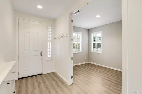 Entry Way - 425 Epic St, Vacaville, CA 95688 photo 4 of 13