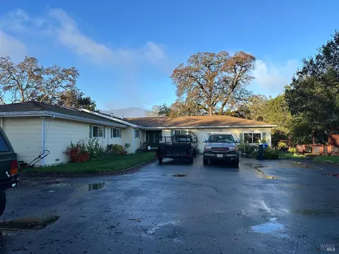 894 N Cloverdale Blvd, Cloverdale, CA 95425
