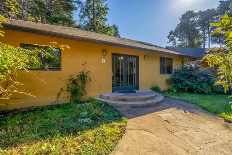 19204 Benson Ln, Fort Bragg, CA 95437