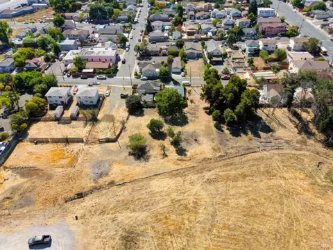 8 Missouri St, Vallejo, CA 94590 photo 3