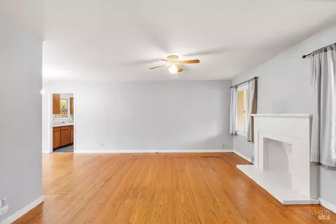 Living - 121 Jackson Way, Vallejo, CA 94591 photo 3 of 5