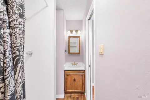 Bath - 121 Jackson Way, Vallejo, CA 94591 photo 2 of 2
