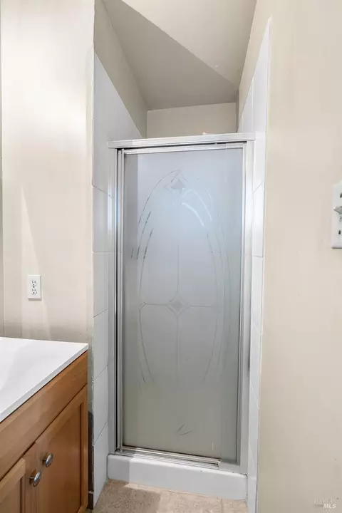 Bath - 831 5th St, Vallejo, CA 94590 photo 2 of 4