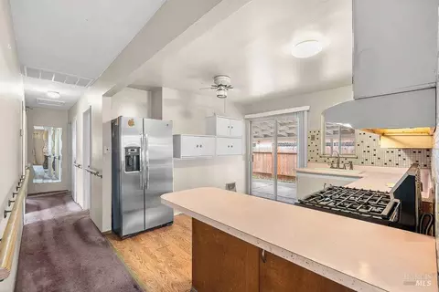 Entry Way - 831 5th St, Vallejo, CA 94590 photo 1 of 2