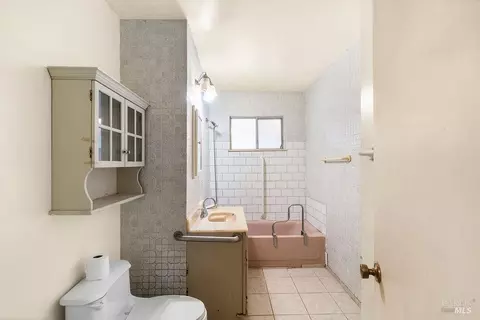 Bath - 831 5th St, Vallejo, CA 94590 photo 1 of 4