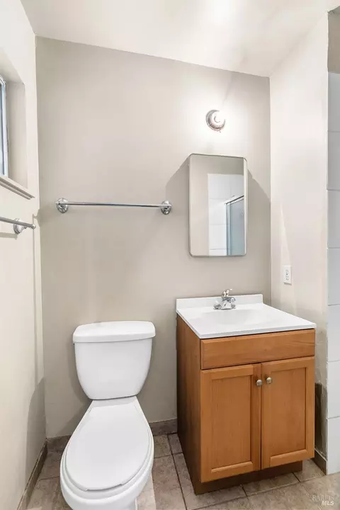 Bath - 831 5th St, Vallejo, CA 94590 photo 3 of 4
