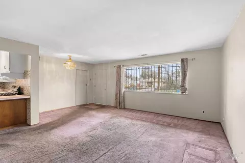 Living - 831 5th St, Vallejo, CA 94590 photo 2 of 3