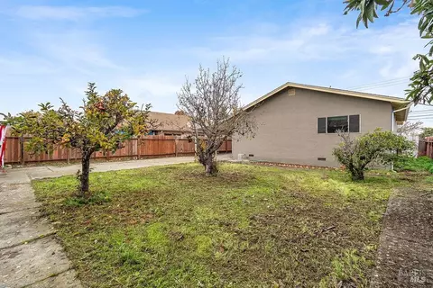 Exterior - 831 5th St, Vallejo, CA 94590 photo 6 of 7