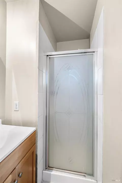 Bath - 831 5th St, Vallejo, CA 94590 photo 4 of 4
