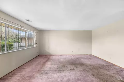 Living - 831 5th St, Vallejo, CA 94590 photo 1 of 3