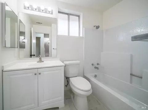 Bath - 453 Knights Cir, Vallejo, CA 94591 photo 4 of 4