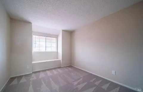 Bedroom - 453 Knights Cir, Vallejo, CA 94591 photo 4 of 5