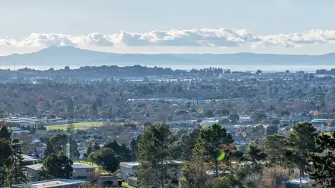 View/Area - 453 Knights Cir, Vallejo, CA 94591 photo 4 of 7