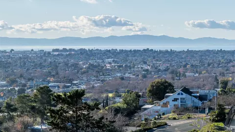 View/Area - 453 Knights Cir, Vallejo, CA 94591 photo 5 of 7