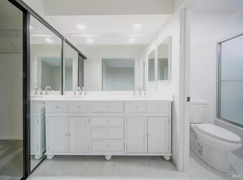 Bath - 453 Knights Cir, Vallejo, CA 94591 photo 3 of 4