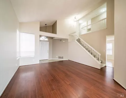 Living - 453 Knights Cir, Vallejo, CA 94591 photo 4 of 5