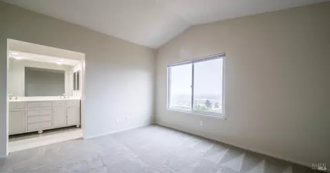 Bedroom - 453 Knights Cir, Vallejo, CA 94591 photo 1 of 5