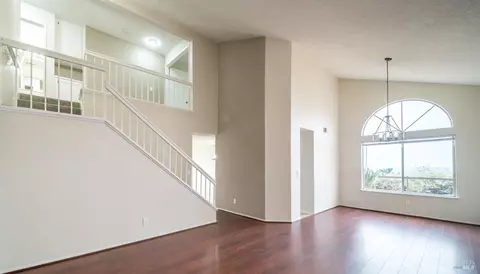 Living - 453 Knights Cir, Vallejo, CA 94591 photo 1 of 5