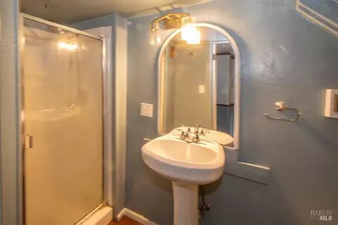 Bath - 18089 Riverside Dr, Sonoma, CA 95476 photo 1 of 1