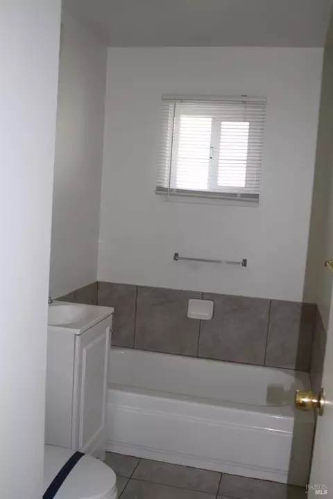 Bath - 837 6th St, Vallejo, CA 94590 photo 1 of 3