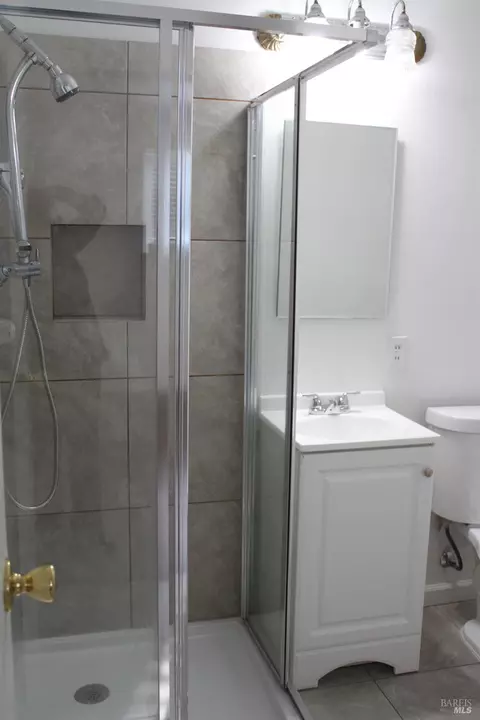 Bath - 837 6th St, Vallejo, CA 94590 photo 2 of 3