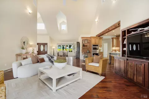 466 Pratt Ave, Saint Helena, CA 94574