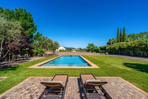 466 Pratt Ave, Saint Helena, CA 94574