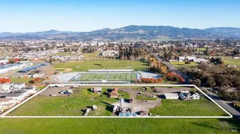 671 Bellevue Ave, Santa Rosa, CA 95407