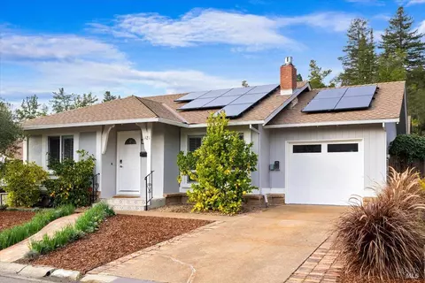 1421 Oak Cir, Healdsburg, CA 95448