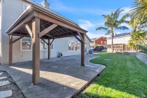 Exterior - 1120 Bello Dr, Dixon, CA 95620 photo 4 of 6