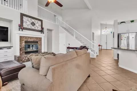 Entry Way - 1120 Bello Dr, Dixon, CA 95620 photo 2 of 4