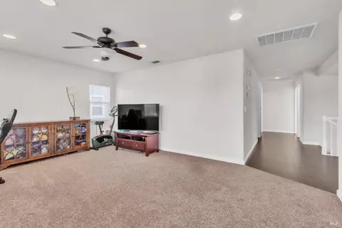Entry Way - 1120 Bello Dr, Dixon, CA 95620 photo 3 of 4