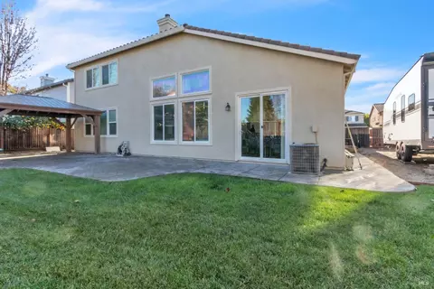 Exterior - 1120 Bello Dr, Dixon, CA 95620 photo 5 of 6