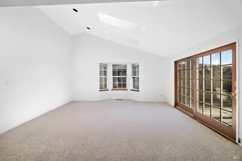 Living - 6 Oakhurst Pl, Santa Rosa, CA 95409 photo 6 of 7